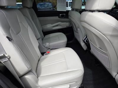2025 Kia Sorento — photo 13 view