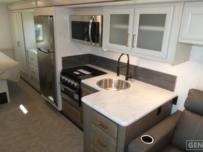 2026 Fleetwood Flair — photo 15 view