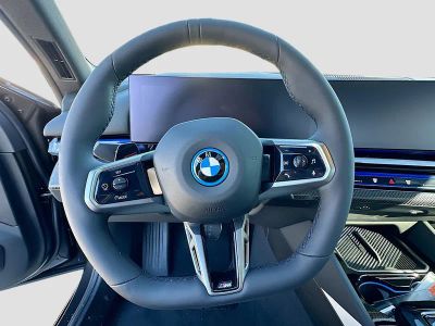 2026 BMW i5 — photo 8 view
