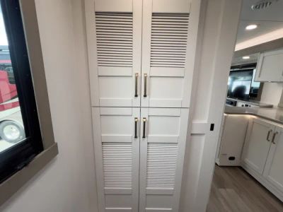 2027 Entegra VISION XL — photo 18 view