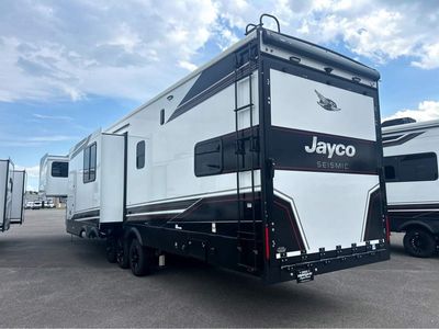 2026 Jayco Seismic - Photo 3