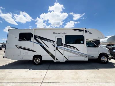2025 Thor Motor Coach QUANTUM — photo 24 view
