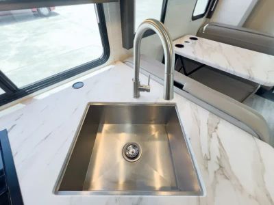 2025 Thor Motor Coach QUANTUM — photo 9 view