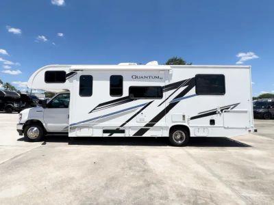 2025 Thor Motor Coach QUANTUM — photo 19 view