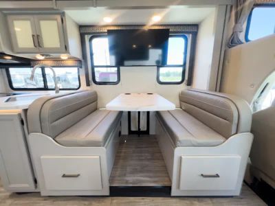 2025 Thor Motor Coach QUANTUM — photo 7 view