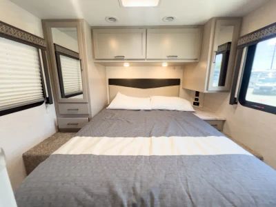 2025 Thor Motor Coach QUANTUM — photo 17 view