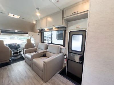 2025 Thor Motor Coach QUANTUM — photo 13 view