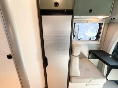 2025 Winnebago EKKO - Photo 10