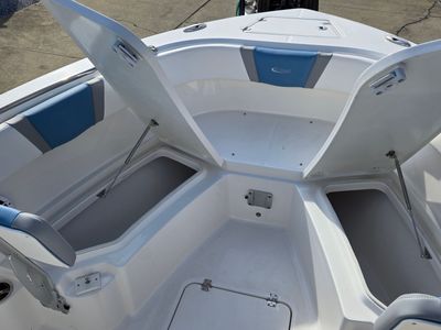 2026 Robalo 230 CC - Photo 3