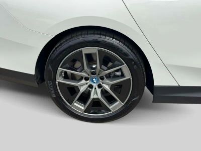 2025 BMW i5 — photo 7 view