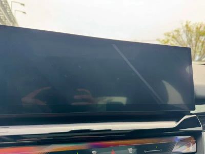 2025 BMW i5 — photo 11 view