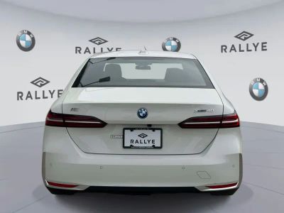 2025 BMW i5 — detail view