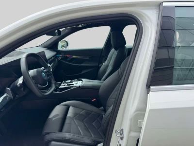 2025 BMW i5 — photo 10 view