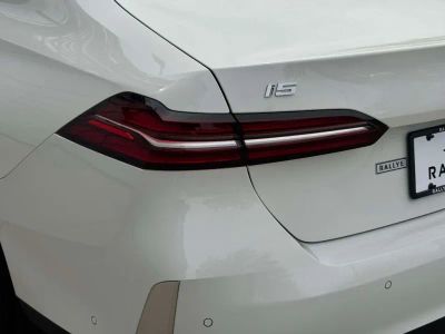2025 BMW i5 — photo 9 view