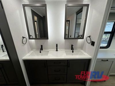 2025 Palomino Columbus - Photo 28