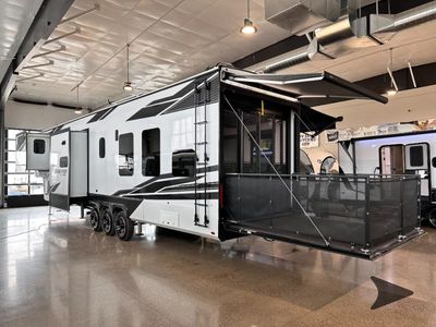 2026 Grand Design Momentum M-Class - Photo 7