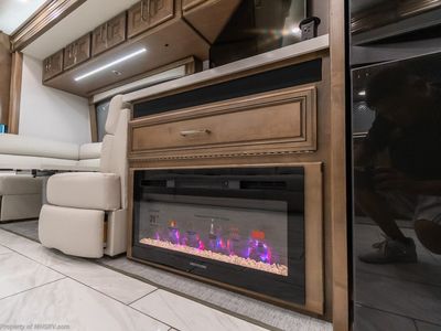 2026 Fleetwood Discovery LXE - Photo 12