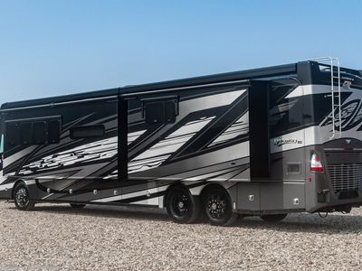 2026 Fleetwood Discovery LXE - Photo 2
