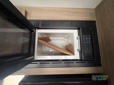 2026 Coachmen RV Freedom Express Select — photo 24 view