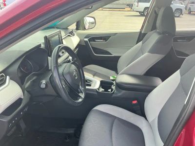 2019 Toyota RAV4 — photo 9 view