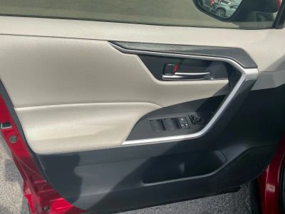 2019 Toyota RAV4 — photo 15 view