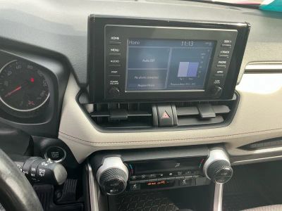 2019 Toyota RAV4 — photo 11 view