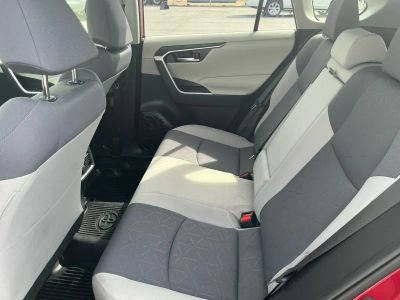 2019 Toyota RAV4 — photo 16 view