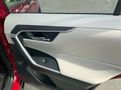 2019 Toyota RAV4 — photo 19 view