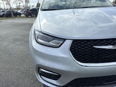 2026 Chrysler Pacifica — photo 9 view