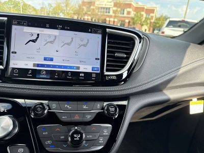 2026 Chrysler Pacifica — photo 21 view