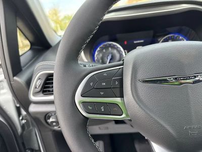 2026 Chrysler Pacifica — photo 14 view