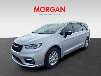 2026 Chrysler Pacifica — photo 7 view