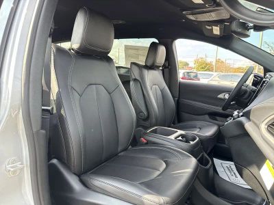 2026 Chrysler Pacifica — photo 28 view