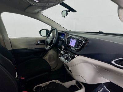 2022 Chrysler Voyager - Photo 7