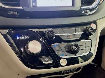 2022 Chrysler Voyager - Photo 10