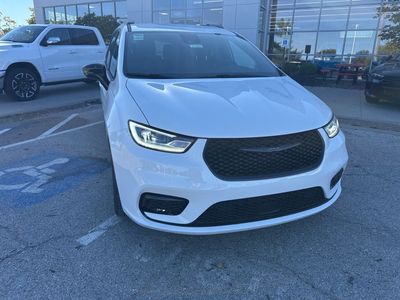 2026 Chrysler Pacifica - Photo 6