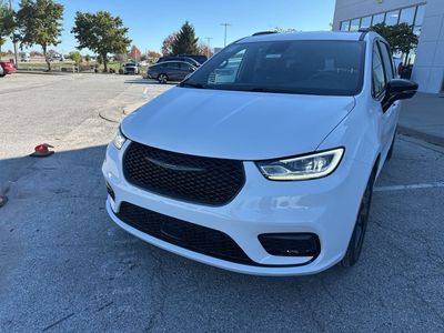 2026 Chrysler Pacifica - Photo 5