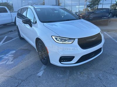 2026 Chrysler Pacifica - Photo 4