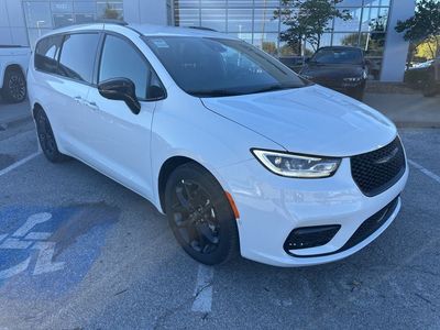 2026 Chrysler Pacifica - Photo 3