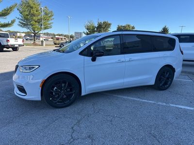 2026 Chrysler Pacifica - Photo 11