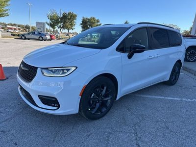 2026 Chrysler Pacifica - Photo 9