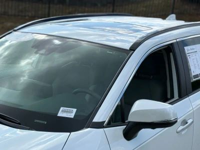 2025 Toyota RAV4 Hybrid - Photo 8