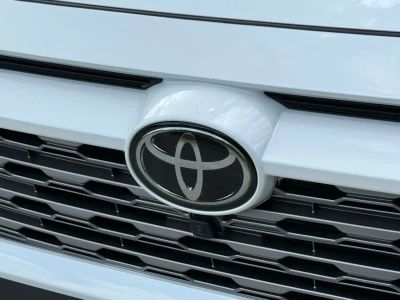 2025 Toyota RAV4 Hybrid - Photo 5