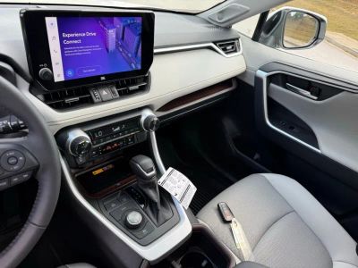 2025 Toyota RAV4 Hybrid - Photo 33