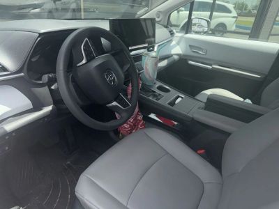 2025 Toyota Sienna - Photo 4
