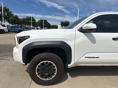 2024 Toyota Tacoma - Photo 2
