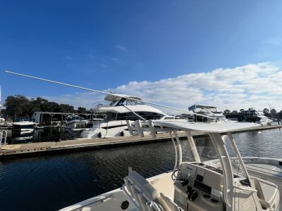 2025 Boston Whaler 220 Dauntless - Photo 1