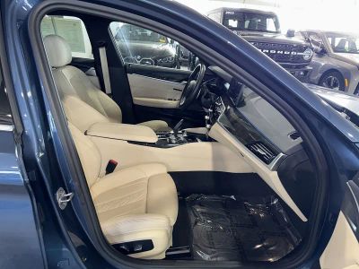 2023 BMW 5 Series — photo 10 view