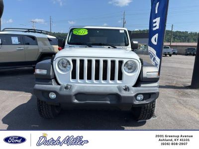 2022 Jeep Wrangler — side profile view