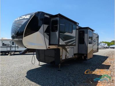 2021 Heartland Cyclone - Photo 3